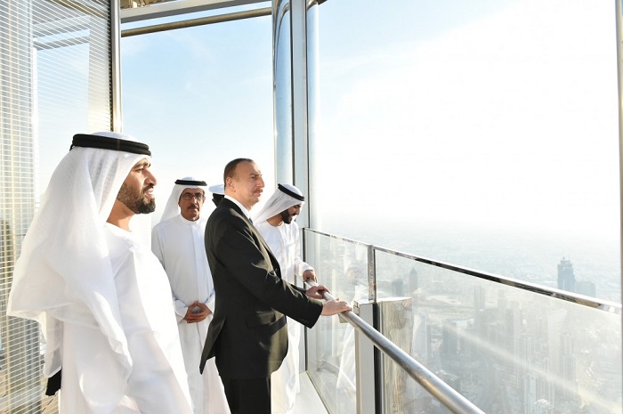 Ilham Aliyev machte sich mit Burj Khalifa in Dubai vertraut